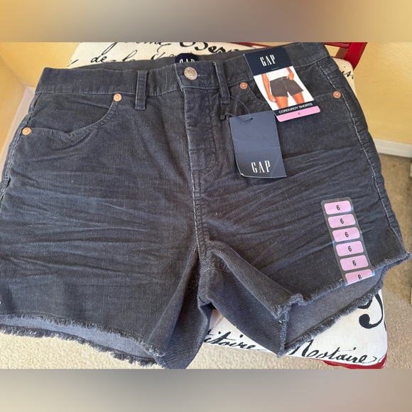 Gap Gray Corduroy Distressed Shorts NWT Size 6 - Picture 1 of 4
